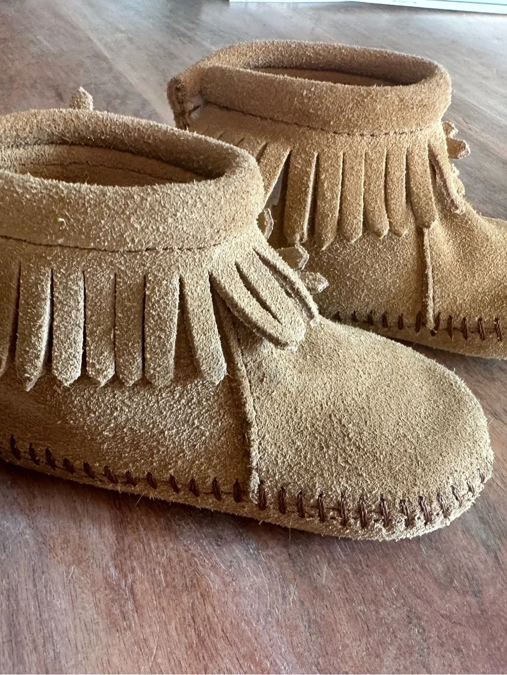 Minnetonka Toddler Suede Fringe Soft Sole Moccasin Booties Size 4